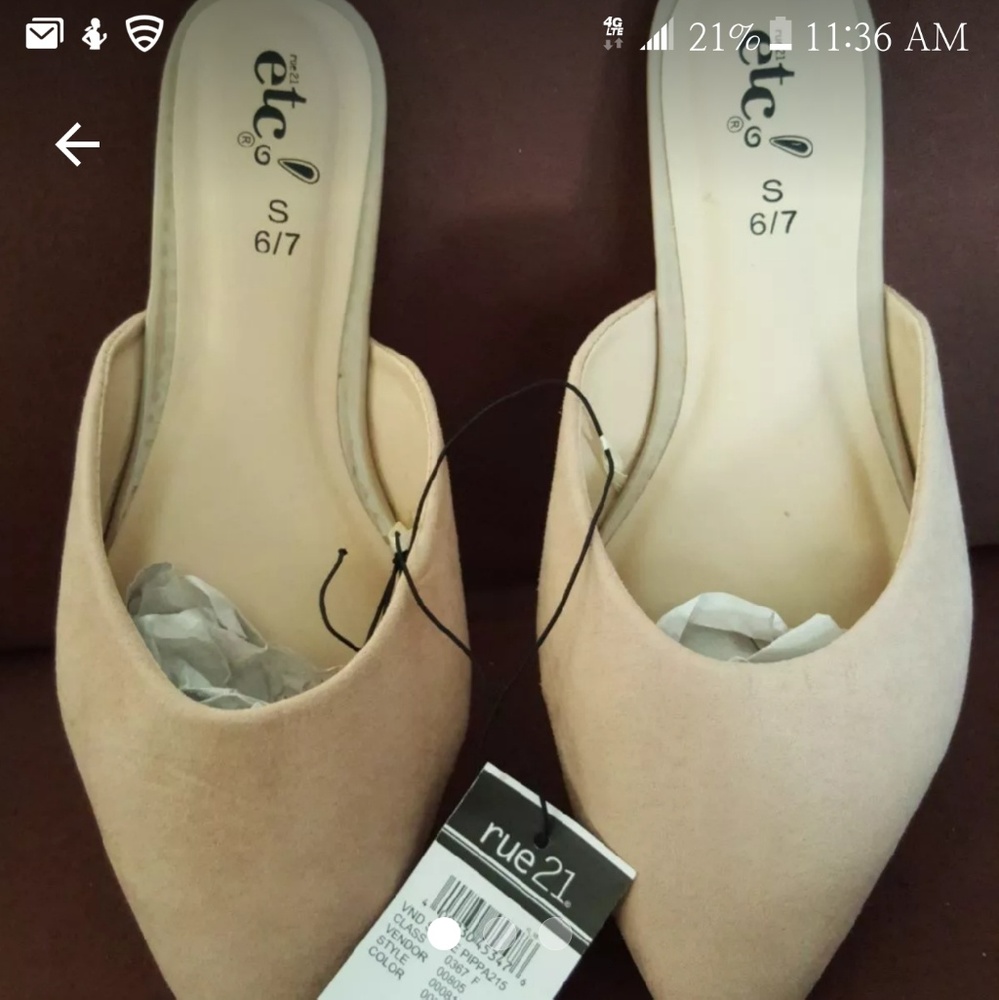 Flat suede mules